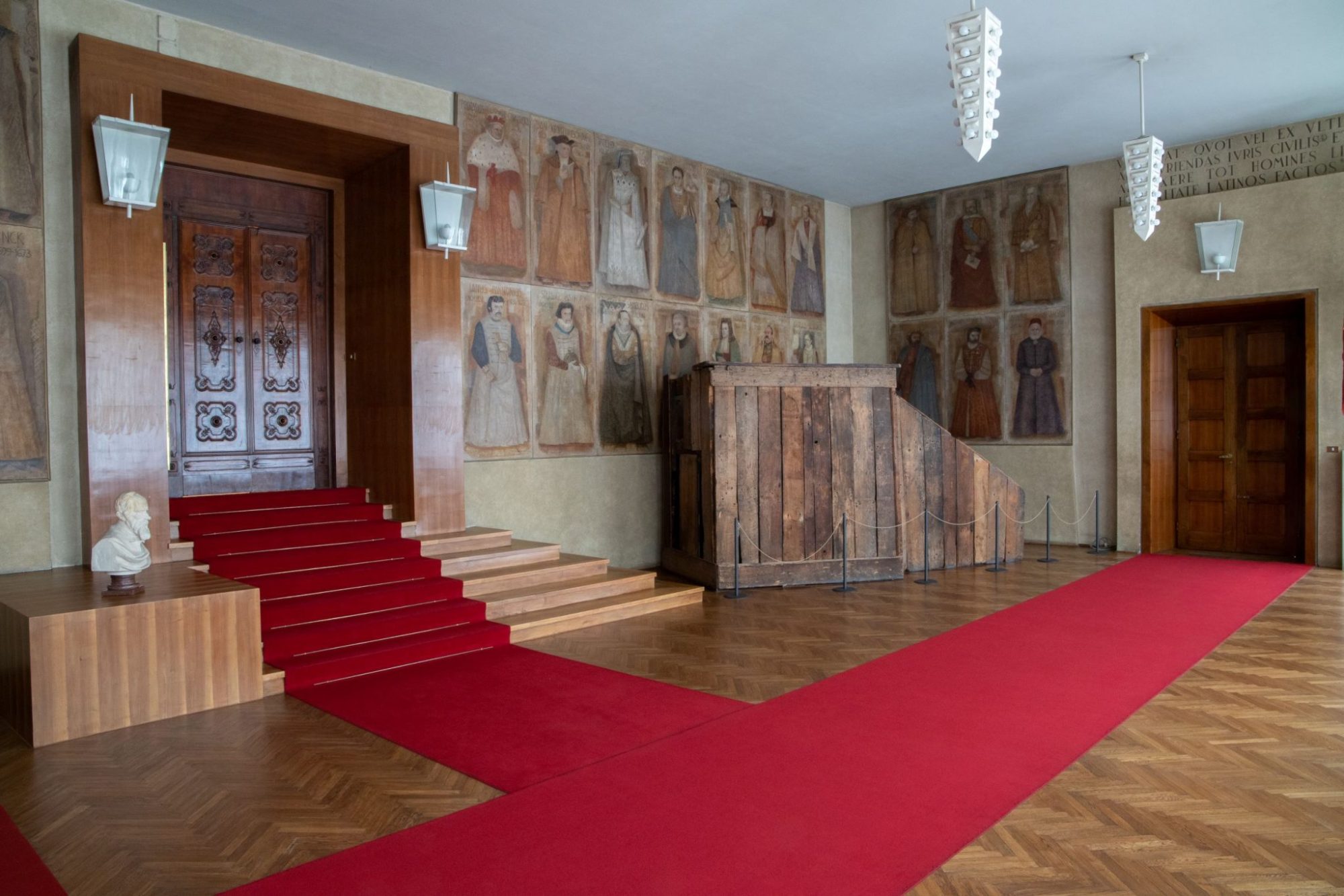 Hall-of-the-Forty-with-Galileo’s-chair
