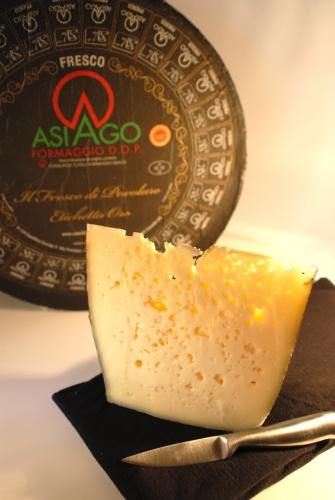 Veneto formaggio Asiago